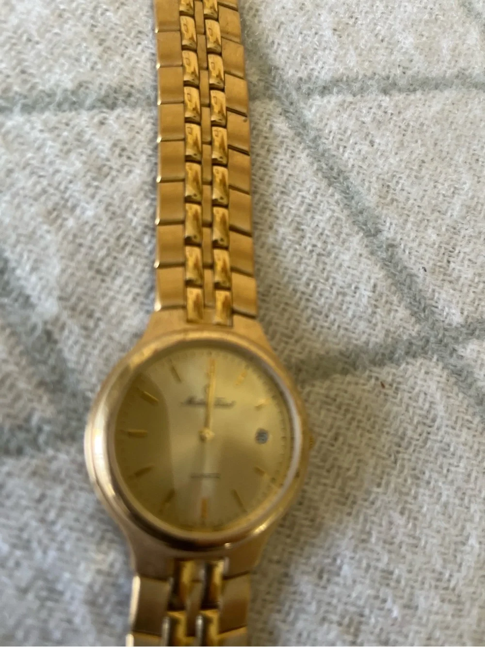N/A elegant gold
